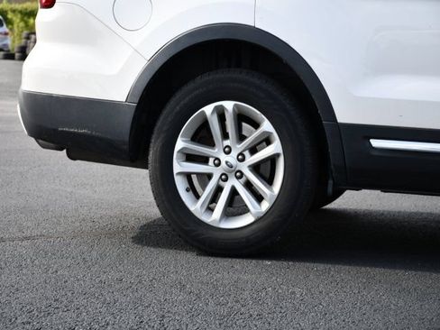Used 2016 Ford Explorer XLT w/ Equipment Group 202A FWD image 10