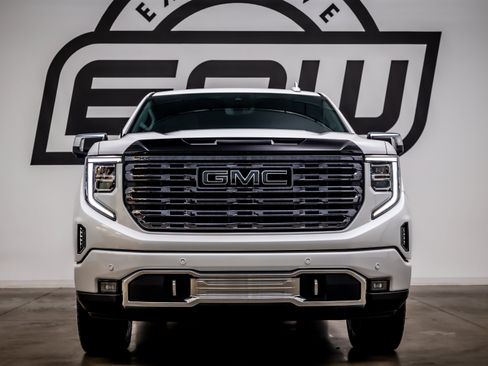 Used 2025 GMC Sierra 1500 Denali Ultimate AWD/4WD image 4