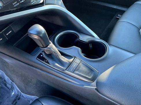 Used 2022 Toyota Camry SE image 17