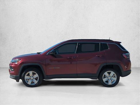Used 2022 Jeep Compass Latitude image 9