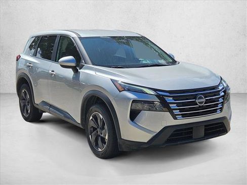Used 2024 Nissan Rogue SV AWD/4WD image 3