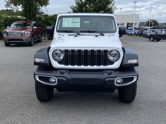 New 2025 Jeep Gladiator Sport video 2