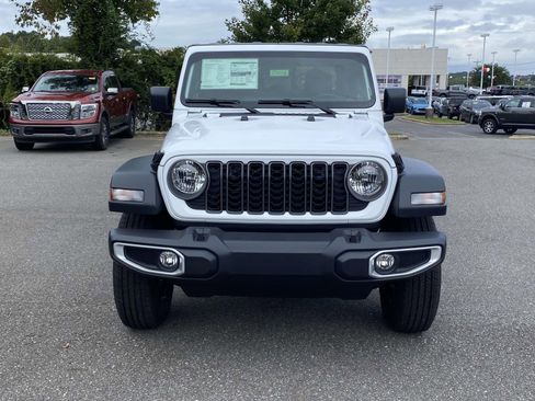 New 2025 Jeep Gladiator Sport image 2