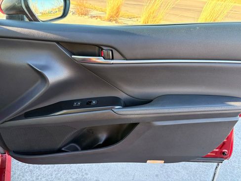 Used 2020 Toyota Camry XLE image 33