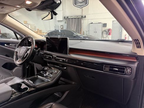 Used 2023 Lincoln Nautilus Reserve w/ Luxury Package image 18