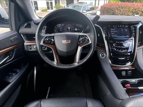 Used 2019 Cadillac Escalade ESV Luxury AWD/4WD image 6