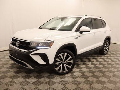 Used 2022 Volkswagen Taos SE w/ Panoramic Sunroof Package