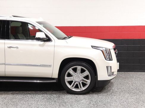 Used 2015 Cadillac Escalade Luxury AWD/4WD image 6