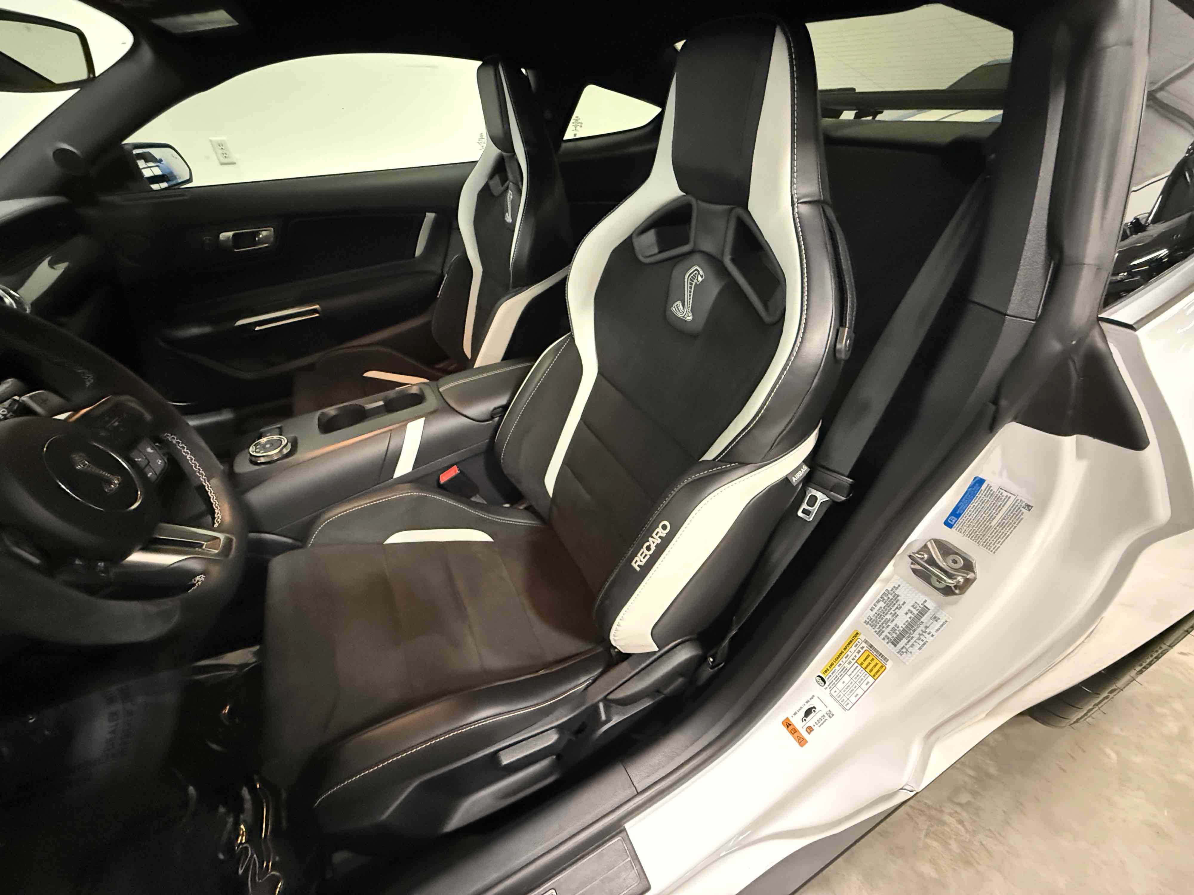 Used 2021 Ford Mustang Shelby GT500 w/ Carbon Fiber Track Pack RWD image 32