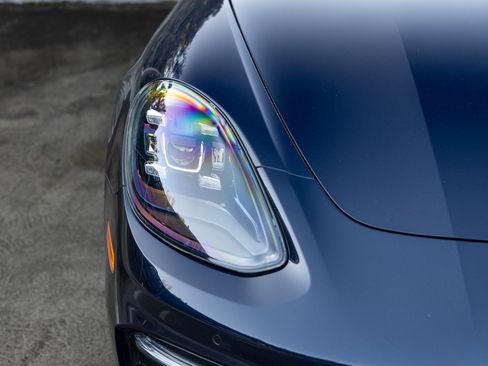 Certified 2022 Porsche Panamera image 14