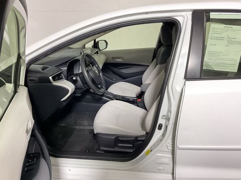 Used 2021 Toyota Corolla LE image 19