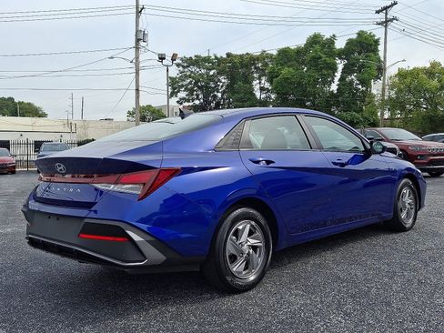 Certified 2025 Hyundai Elantra SE image 6