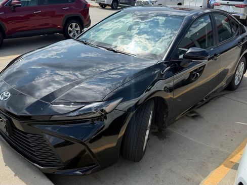 Used 2025 Toyota Camry LE FWD image 2