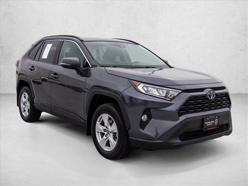 Used 2019 Toyota RAV4 XLE image 3