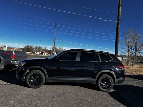 Used 2022 Volkswagen Atlas SE image 2