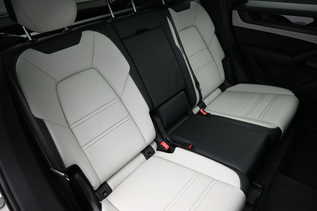 Certified 2026 Porsche Cayenne GTS AWD/4WD image 28
