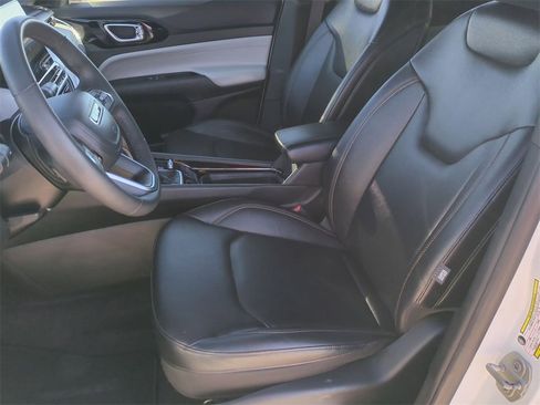 Used 2024 Jeep Compass Limited image 18