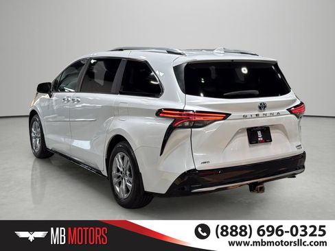 Used 2024 Toyota Sienna Limited AWD/4WD image 3