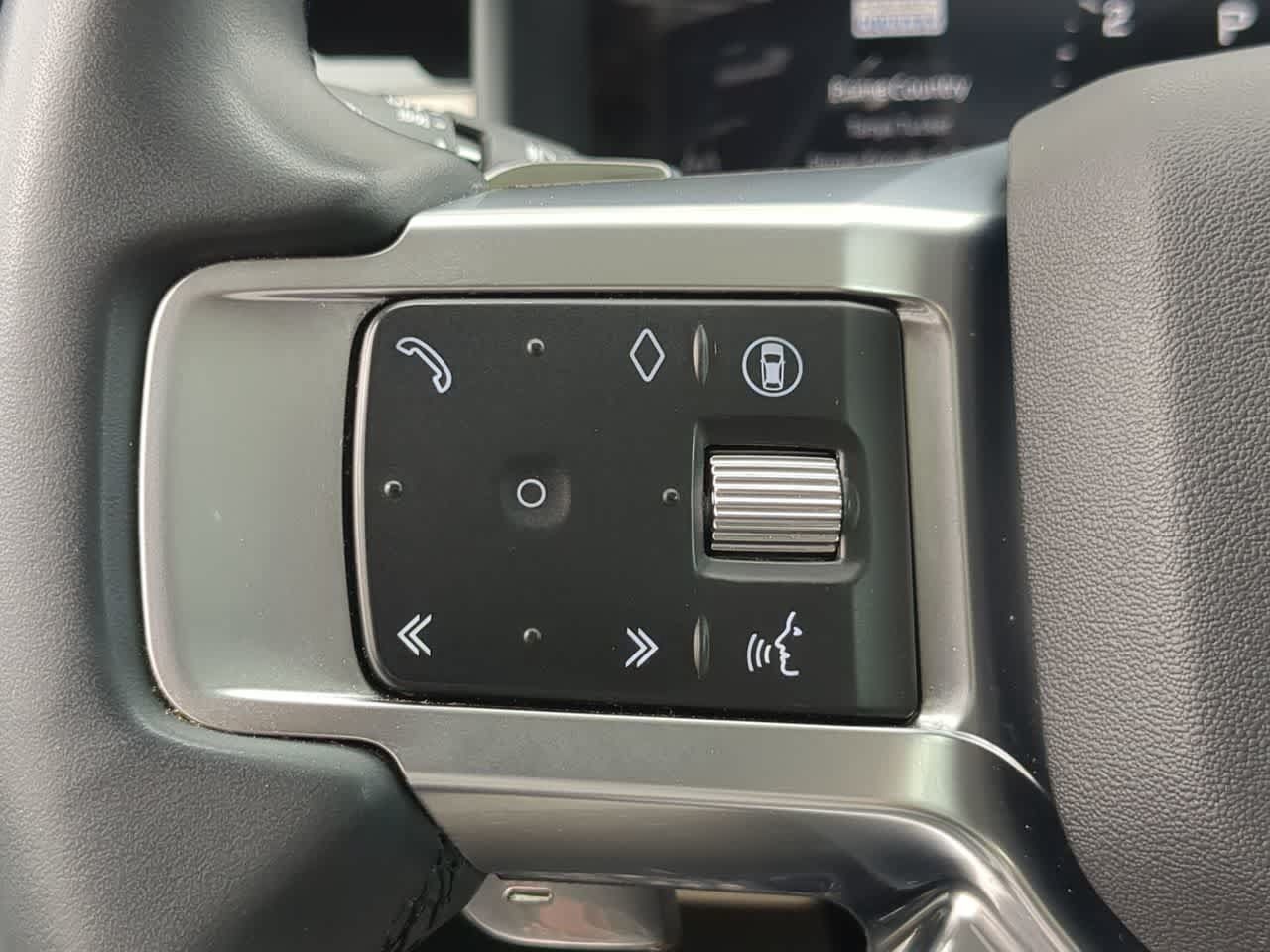 Certified 2025 Land Rover Discovery S AWD/4WD image 24