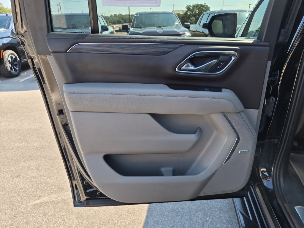 Used 2023 GMC Yukon XL SLT w/ Max Trailering Package AWD/4WD image 31