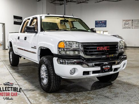 Used 2005 GMC Sierra 2500 SLT w/ Heavy-Duty Power Package AWD/4WD image 11