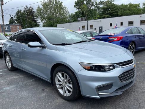 Used 2018 Chevrolet Malibu LT image 3