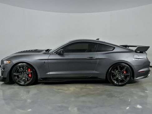 Used 2021 Ford Mustang Shelby GT500 w/ Carbon Fiber Track Pack RWD image 8