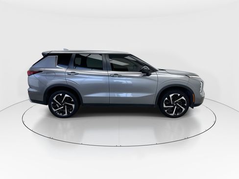Used 2022 Mitsubishi Outlander SE image 9
