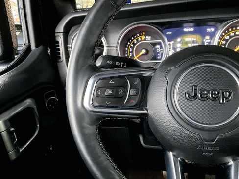 Used 2018 Jeep Wrangler Unlimited Sahara image 23