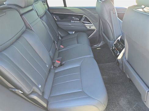 Certified 2025 Land Rover Range Rover SE image 11