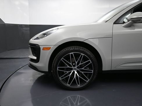Certified 2025 Porsche Macan image 12