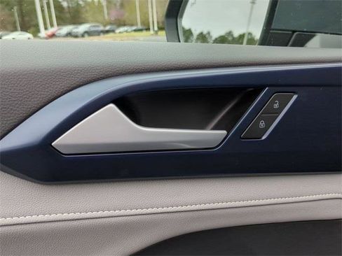 New 2024 Volkswagen Taos SE image 12