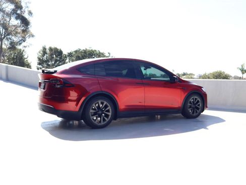 Used 2023 Tesla Model X image 8