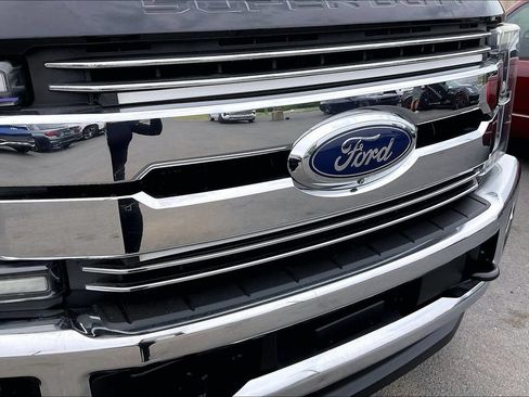 Used 2017 Ford F250 Lariat w/ Lariat Ultimate Package AWD/4WD image 28