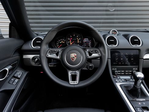 Used 2025 Porsche 718 Boxster image 22