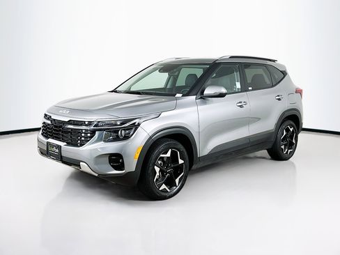 Used 2025 Kia Seltos S image 3