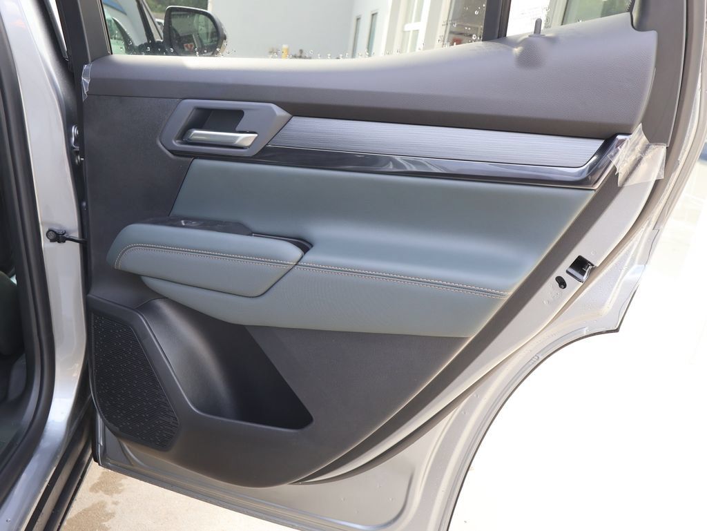 New 2027 GMC Terrain AT4 w/ Convenience Package III AWD/4WD image 31