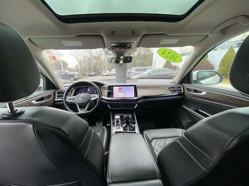 Certified 2024 Volkswagen Atlas SEL Premium R-Line AWD/4WD image 18
