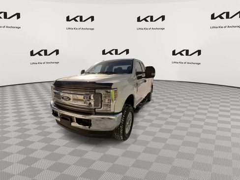 Used 2019 Ford F350 XLT w/ Camper Package image 3