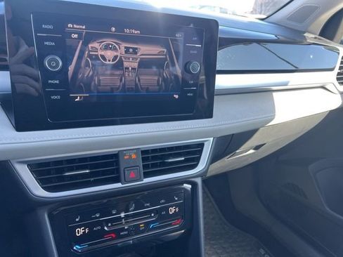 Used 2025 Volkswagen Taos SE image 17