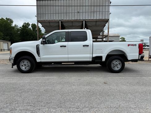Used 2023 Ford F250 XL w/ FX4 Off-Road Package AWD/4WD image 2