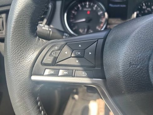 Used 2017 Nissan Rogue SV w/ SV Family Package FWD image 30