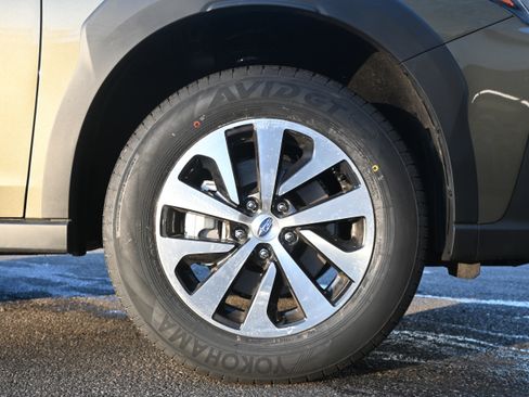 Used 2025 Subaru Outback Premium image 13