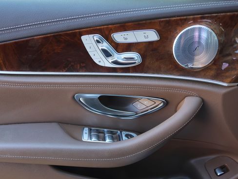 Used 2017 Mercedes-Benz E 300 4MATIC image 12