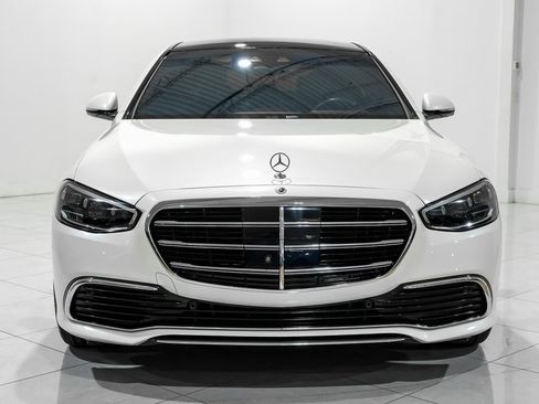 Used 2022 Mercedes-Benz S 580 4MATIC Sedan image 2