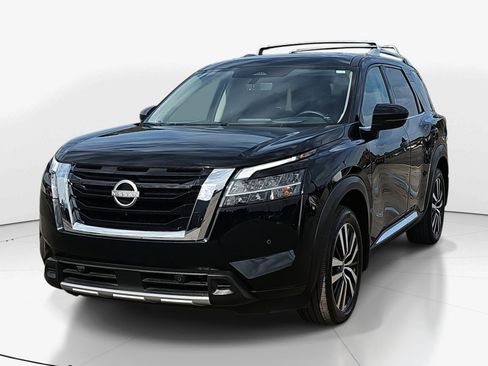 Used 2024 Nissan Pathfinder Platinum w/ Cargo Package image 7