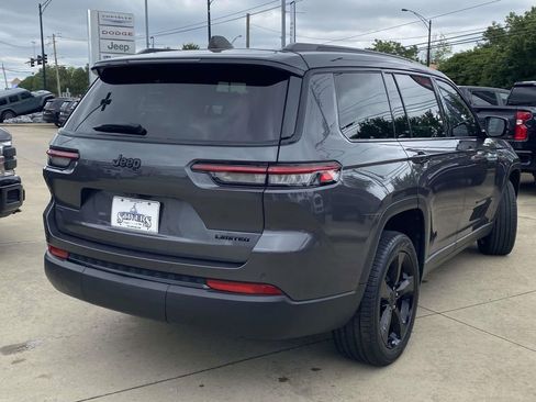 Used 2023 Jeep Grand Cherokee L Limited w/ Black Appearance Package RWD image 9