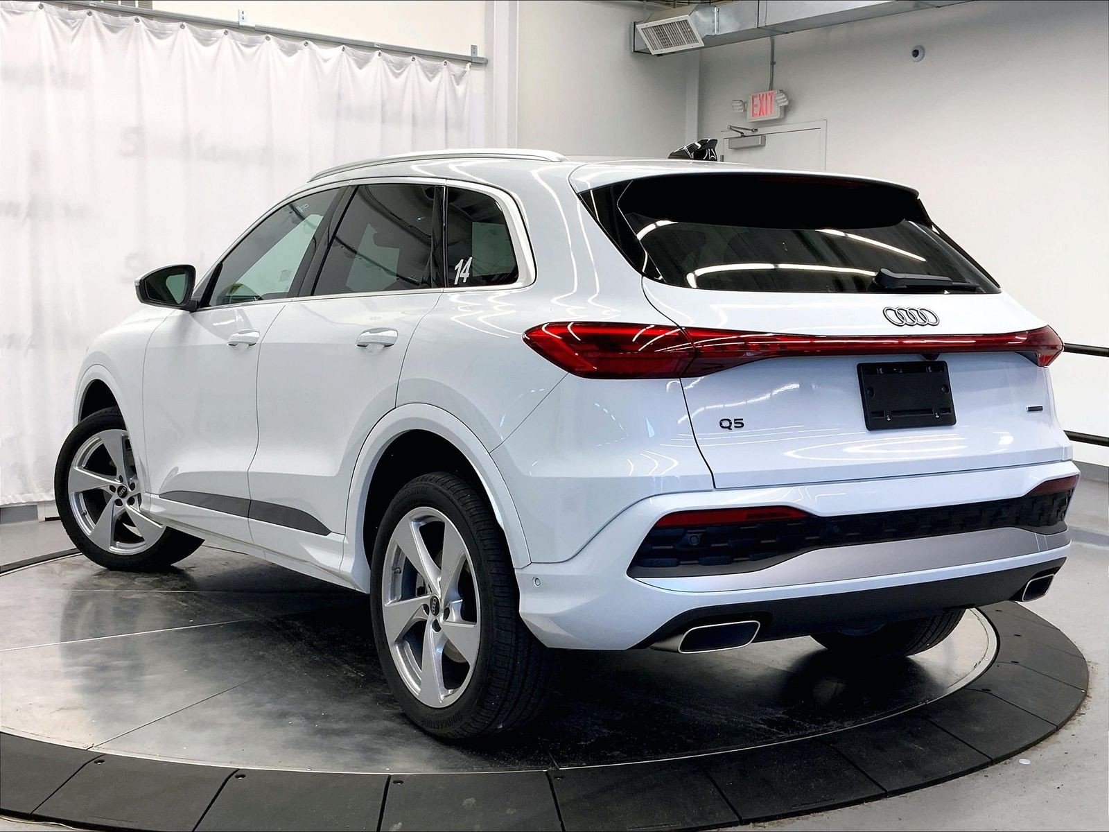 Used 2025 Audi Q5 Premium Plus w/ Premium Plus AWD/4WD image 9
