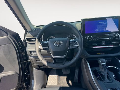 New 2026 Toyota Highlander XLE AWD/4WD image 12