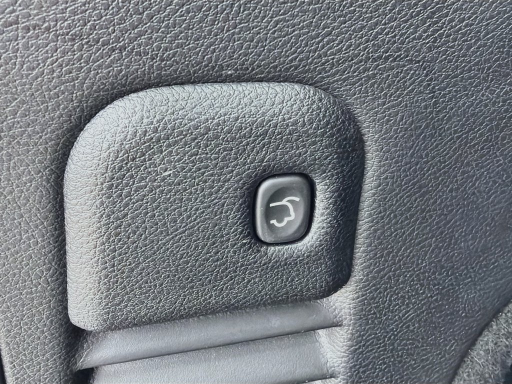 Used 2021 Jeep Grand Cherokee Laredo RWD image 44